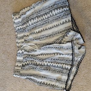 Black and white abstract pattern flowy shorts in a youth extra large